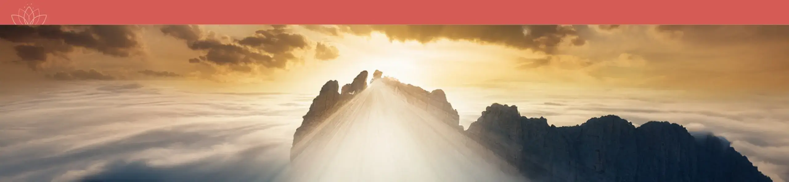 Stimmungsvolles Bild zur Webinar-Anmeldung der Achtsamkeitstrainer Ausbildung. Das Bergmotiv steht symbolisch für Klarheit, innere Stärke und persönliche Entwicklung auf dem Weg der Achtsamkeit.